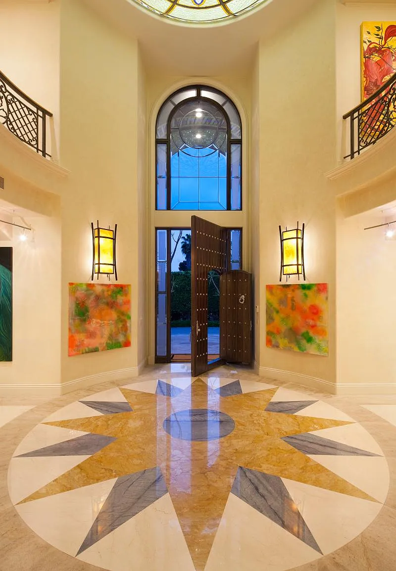 9 bed, 16000 sqft, $75,000 — Photo 2