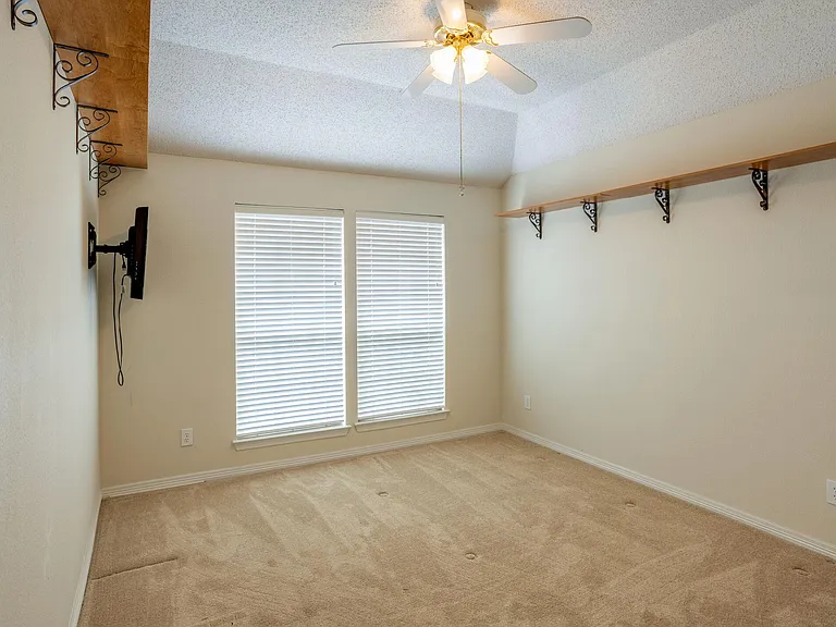 1304 Pagewynne Dr — Photo 29
