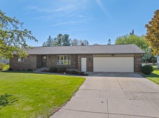 1010 Amberly Trl, Green Bay, WI 54311