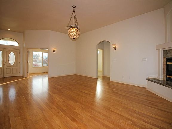 4th image of 2618 Wisteria Ct