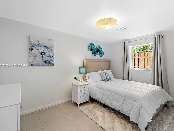 3rd image of 211 191st St