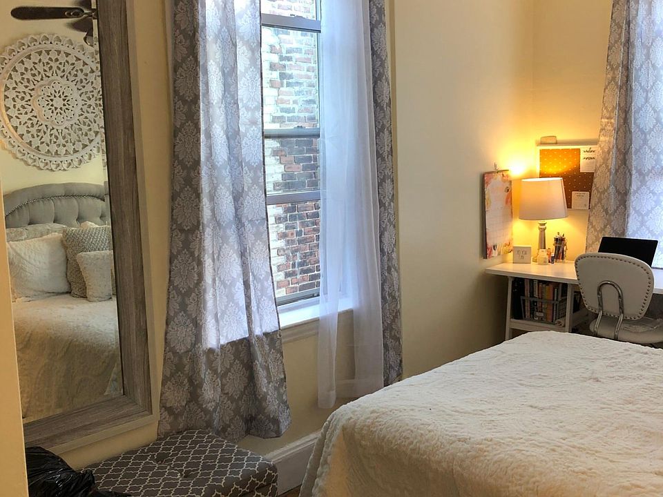 2nd image of 225 Hanover St #20