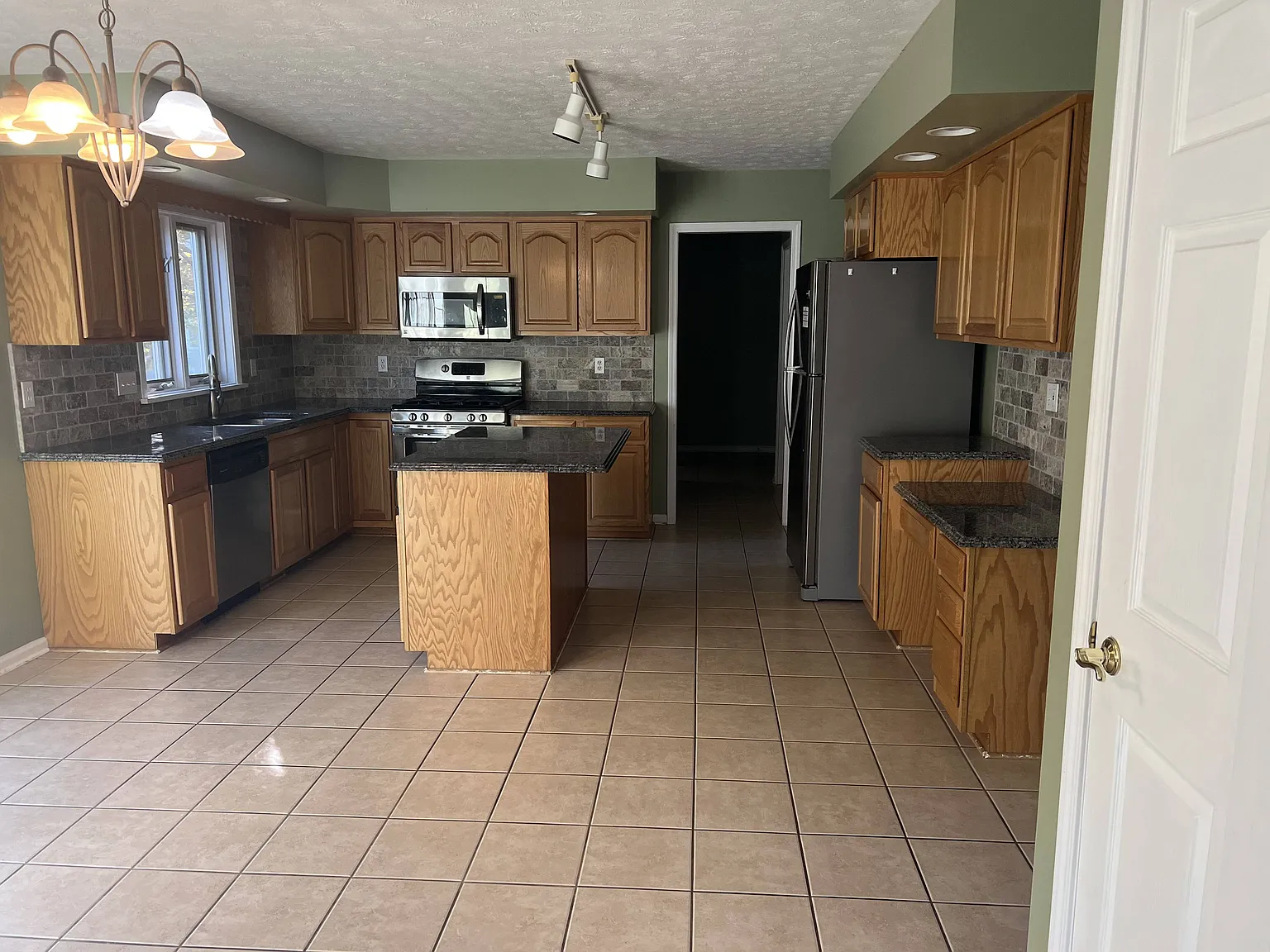 122 Guygrace Ln — Photo 1
