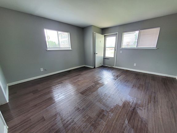 2nd image of 525 W Broadway Ave