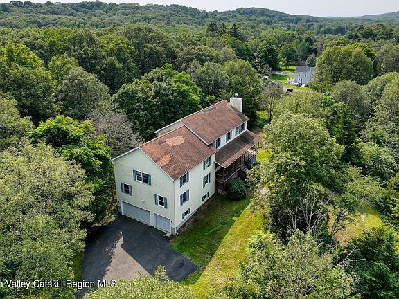 3rd image of 6 Valhank Drive