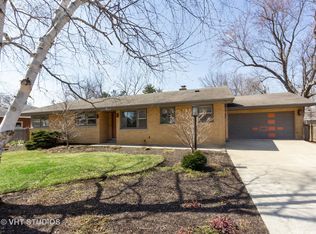 432 Lakeside Rd, Crystal Lake, IL 60014