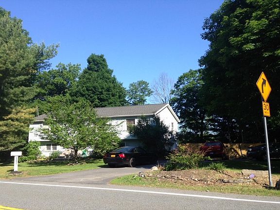 3rd image of 902 Route 211 W