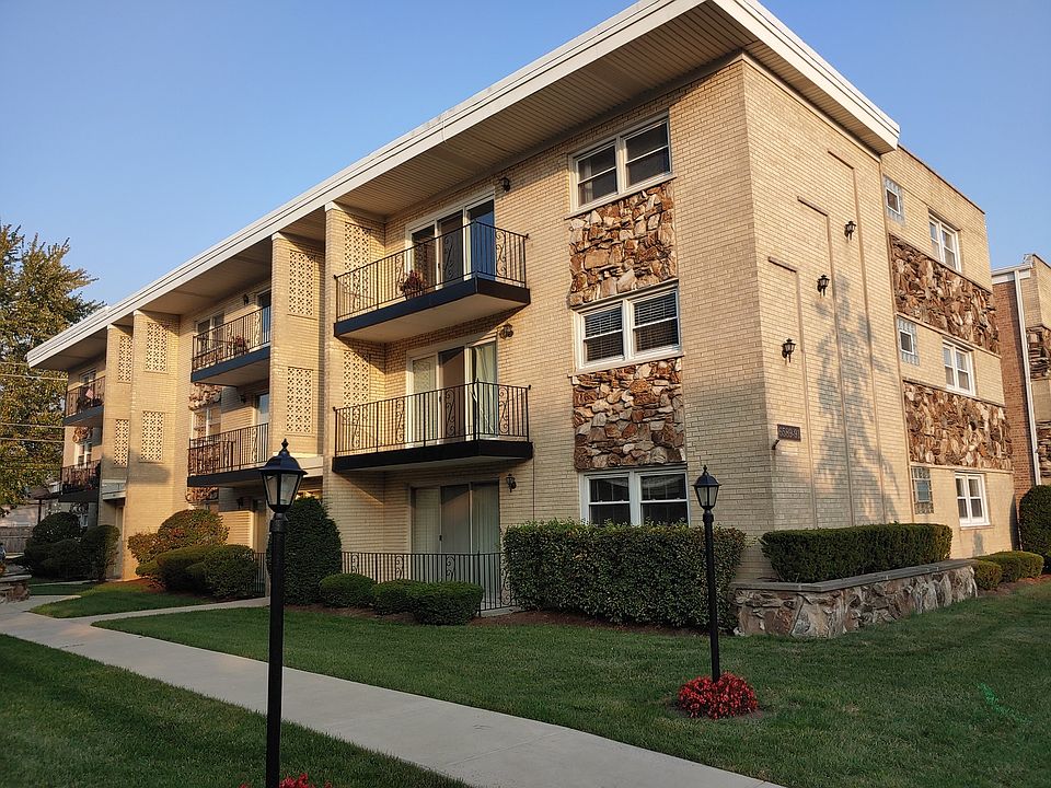 1st image of 6589 N Northwest Hwy APT 4