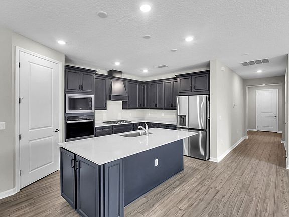 5th image of 627 Cedar Preserve Ln