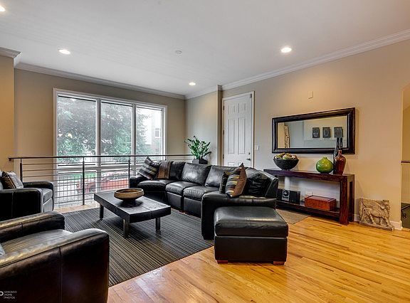 3rd image of 1523 N Claremont Ave #1
