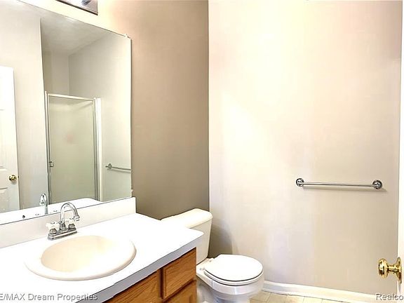 5th image of 1383 E Fox Pointe Cir