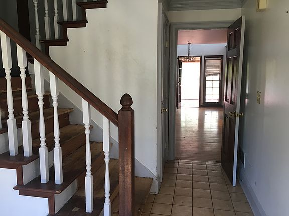 2nd image of 833 Austin Ct
