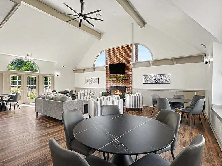 Indian Lakes Apartments — Photo 46