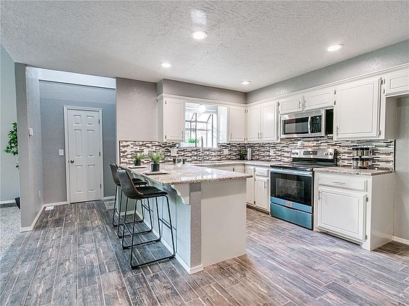 5th image of 2861 Dalewood Pl