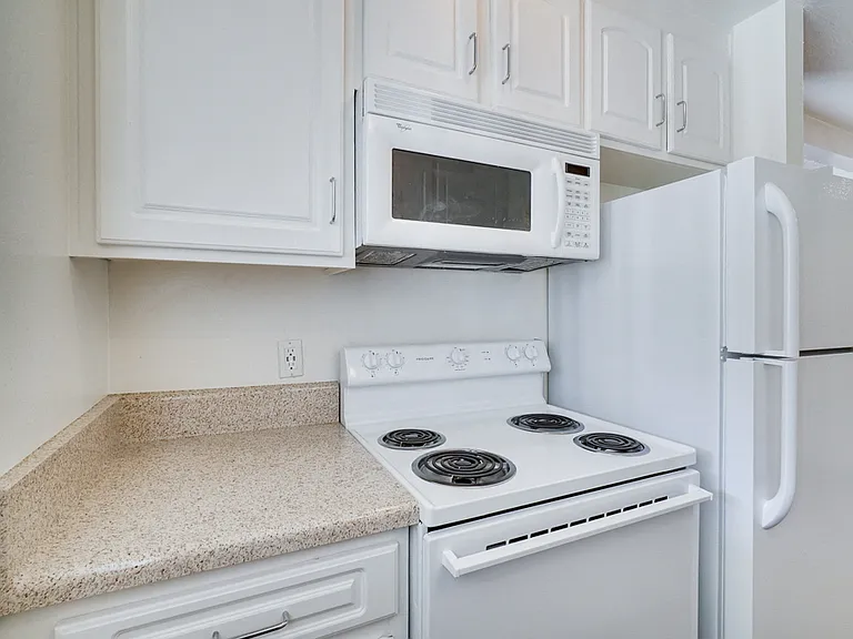 Highlander Park Apartments — Photo 28