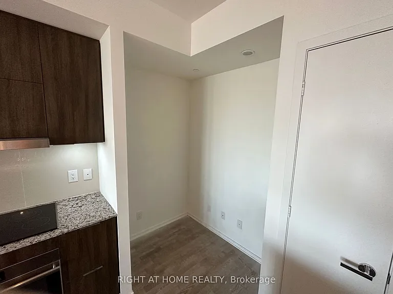 1 Bloor St E #3205 — Photo 10