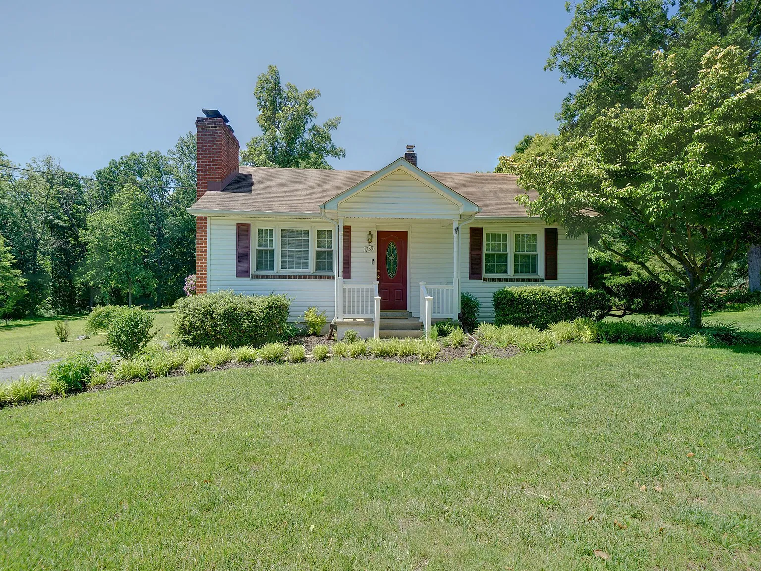 2 bed, 1.0 bath, 1633 sqft, $2,700 — Photo 2