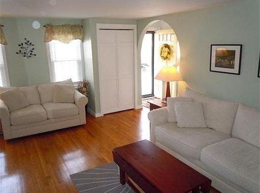 3rd image of 43 Kent St #D1
