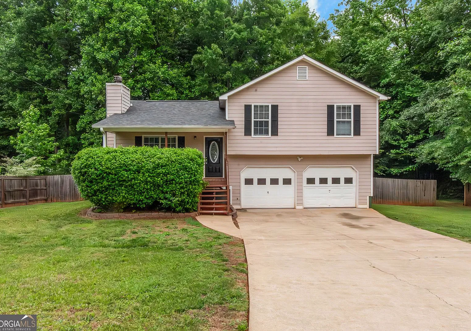 Impressive 3 Bedroom, 2 Bathroom Home — Photo 1