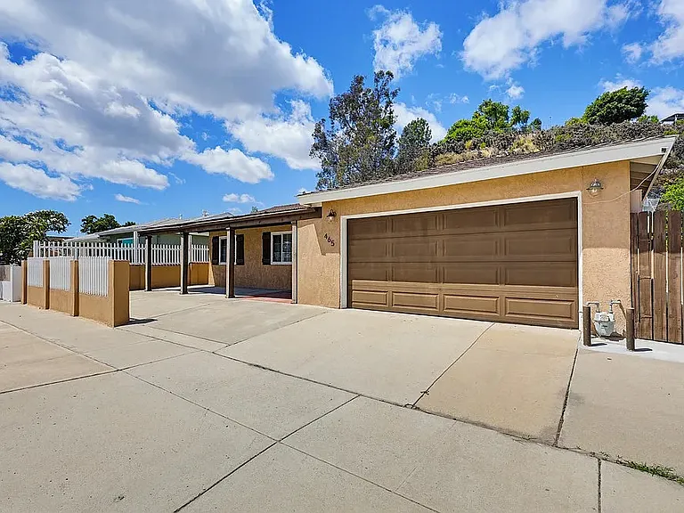 465 Meadowbrook Dr — Photo 2