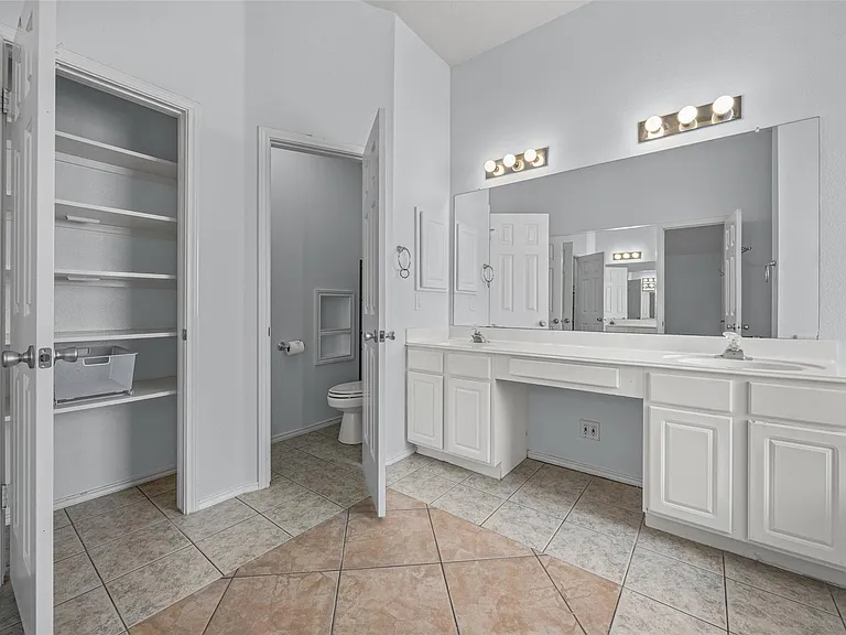 11304 Avering Ln — Photo 16