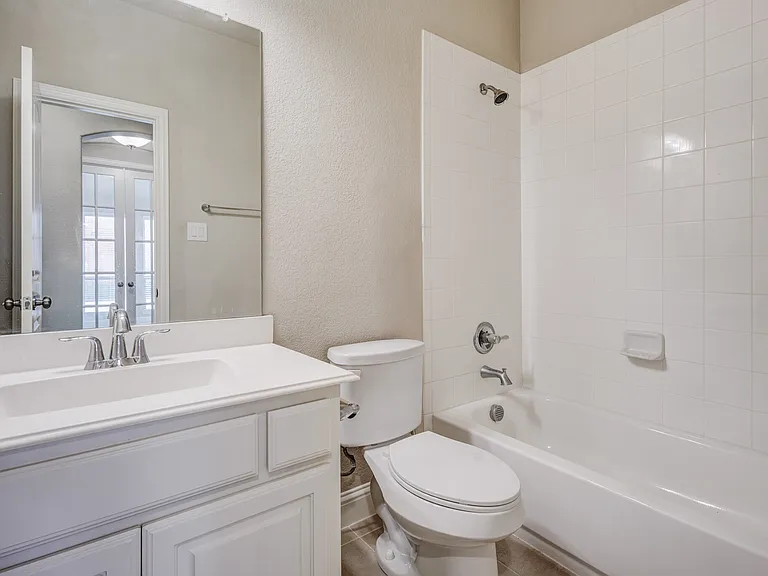 15609 Canyon Rdg — Photo 25