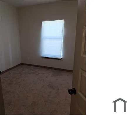 1401 Marshall St — Photo 6