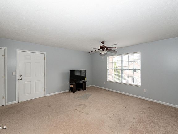 3rd image of 1637 Maple View Way #26E
