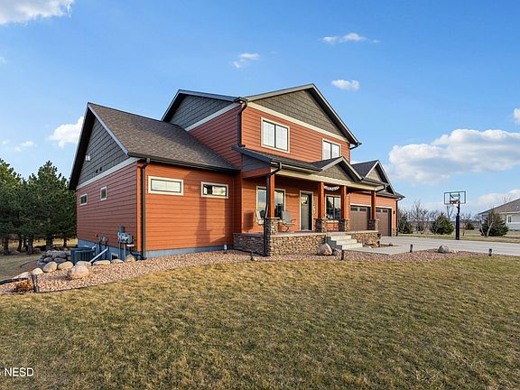 3rd image of 713 Valley View Cir