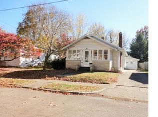 508 E Elm St, Taylorville, IL 62568