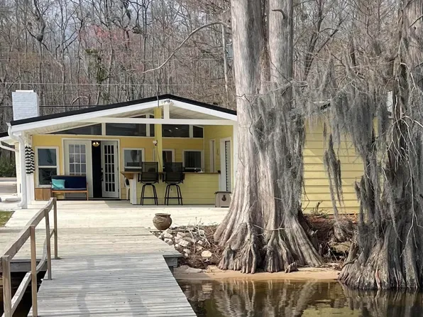 1410 Canal Cove Road, Lake Waccamaw, NC 28450