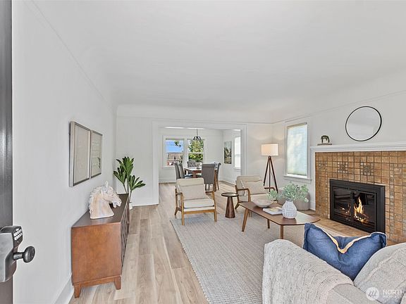 4th image of 4016 38th Avenue SW