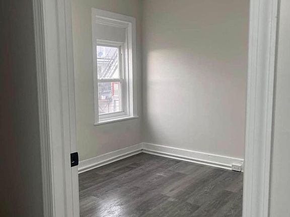 5th image of 208 Maple St