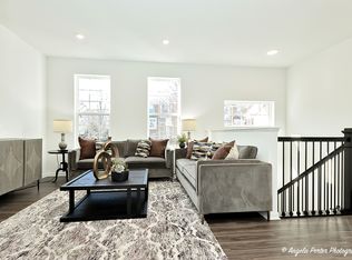 402 Neubauer Cir, Lindenhurst, IL 60046