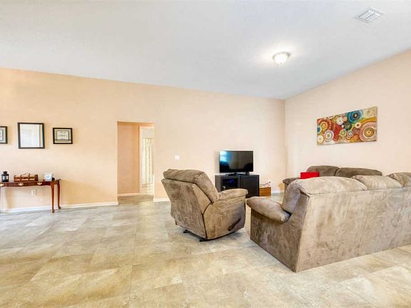 3rd image of 213 Shetland Dr