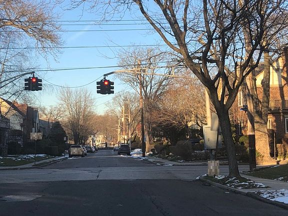 4th image of 324 Claremont Ave
