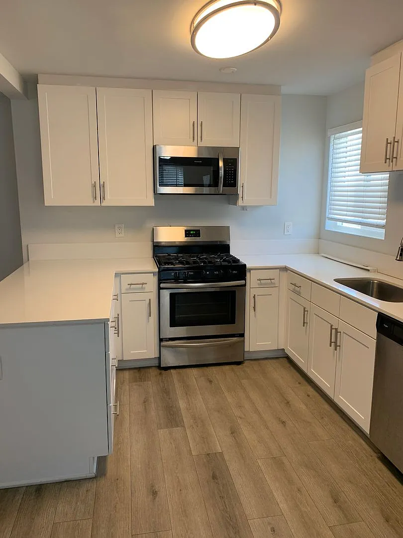 3958-3966 Riviera Drive - 3929-3931 Gresham Street — Photo 2