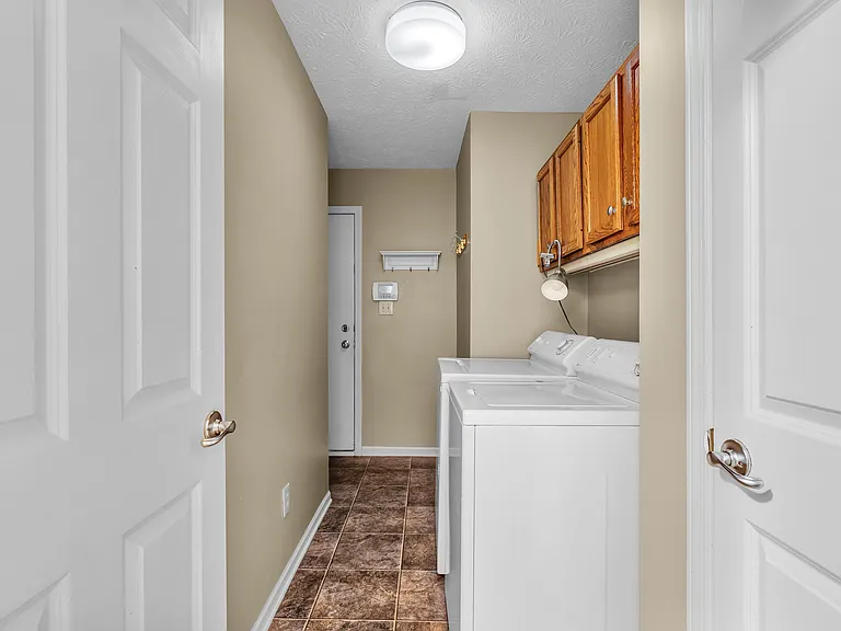 6748 Wimbledon Dr — Photo 12