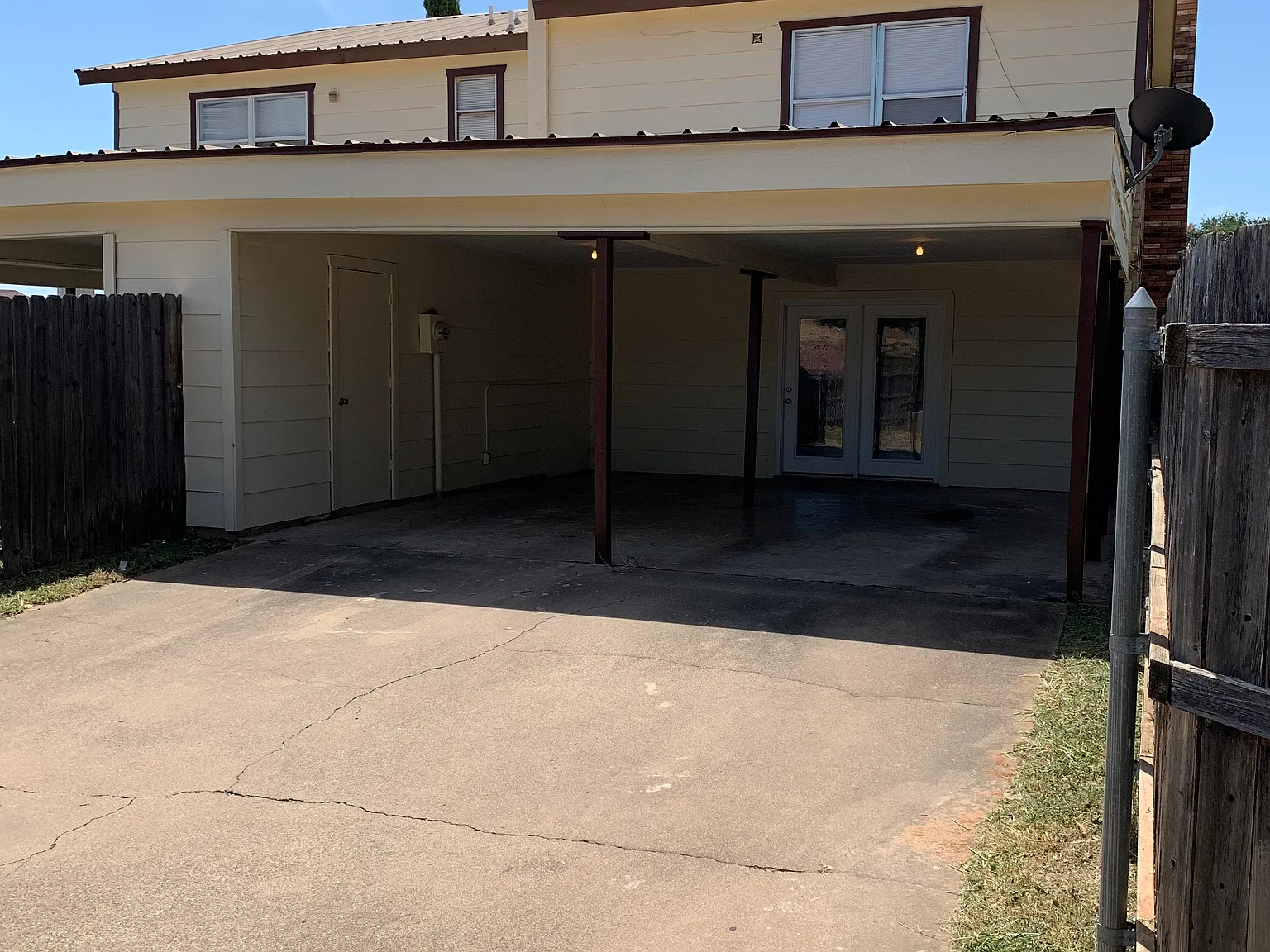 2716 Sunset Dr — Photo 2