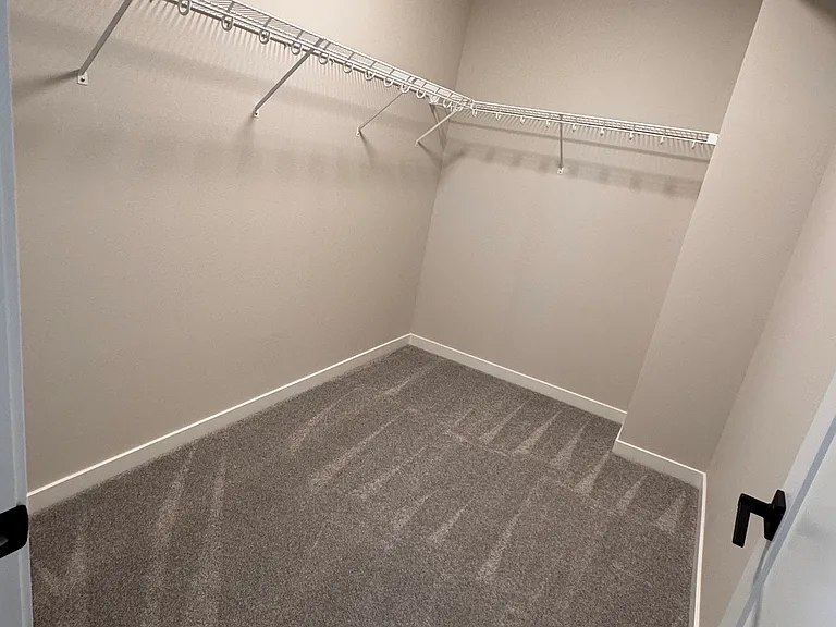 896 E Railroad Ave — Photo 10