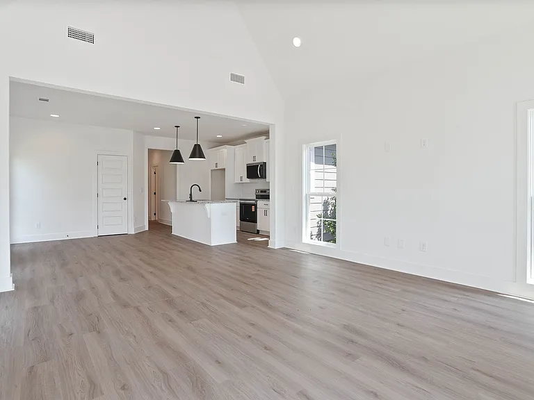 3232 Bradley Ln — Photo 6