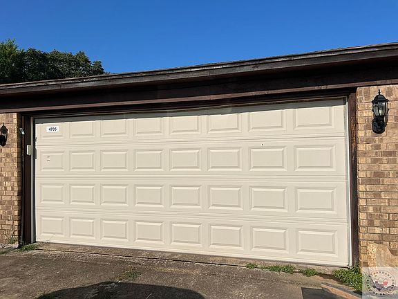 2nd image of 4705 Sanderson Ln