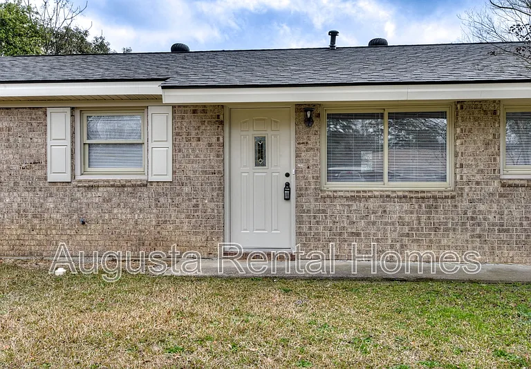 3330 Young Forest Dr — Photo 4