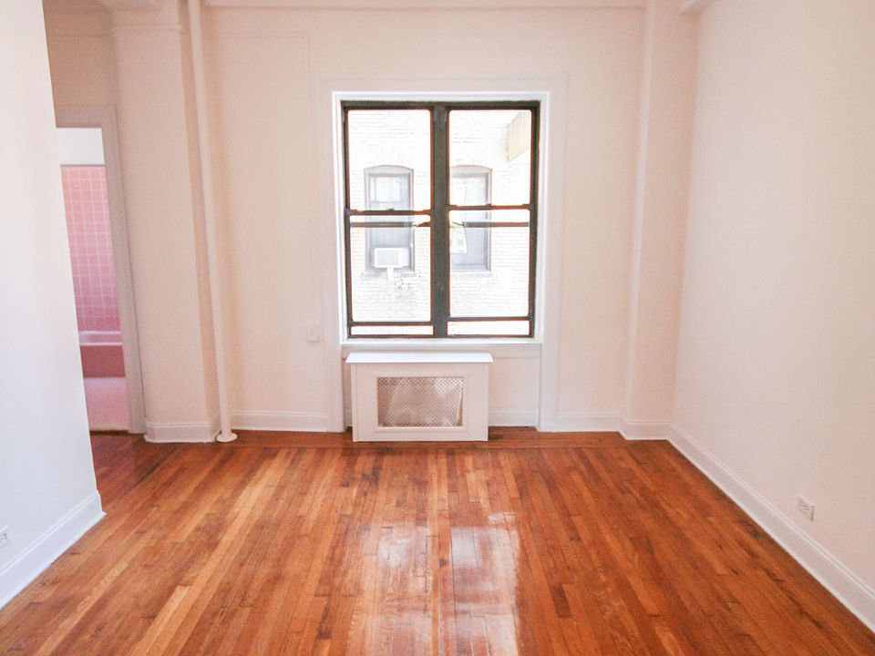 2nd image of 19 W 69th St APT 1006