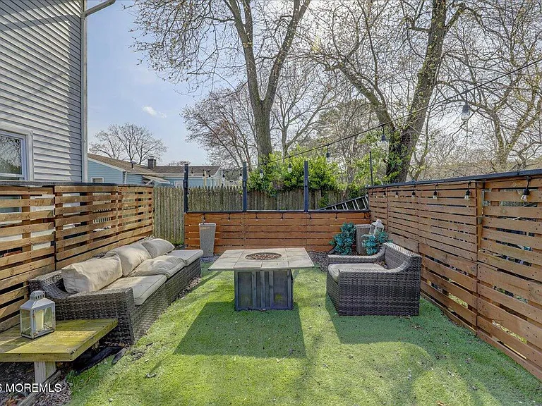 247 Sprucewood Dr — Photo 29
