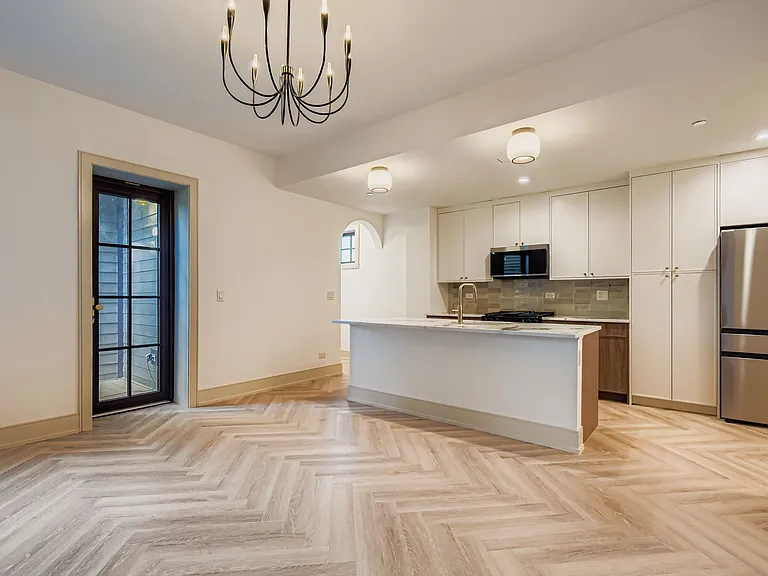 1242 W Winnemac Ave #2E — Photo 5