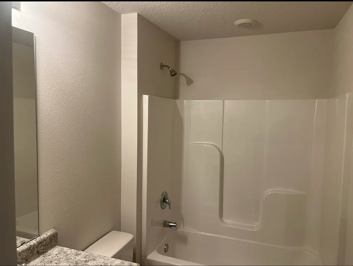 4 bed, 1300 sqft, $2,200 — Photo 4