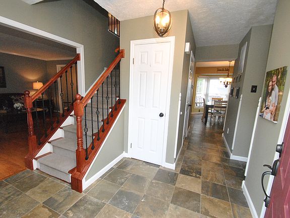 3rd image of 823 Peppard Dr