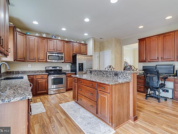 3rd image of 2725 Carrington Ct