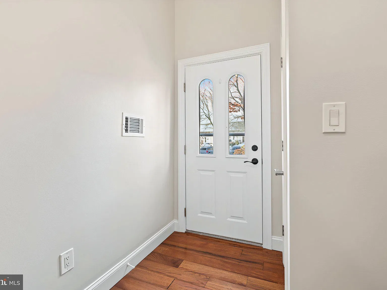 3 bed, 3.5 bath, 2130 sqft, $3,800 — Photo 4